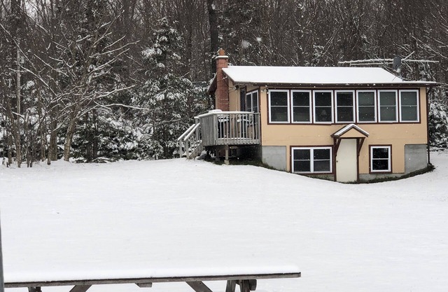 1 Bedroom Updated camp on Secluded Holland Pond