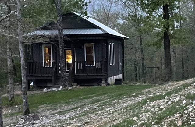 1-bedroom vacation home near Lake Catherine State Park