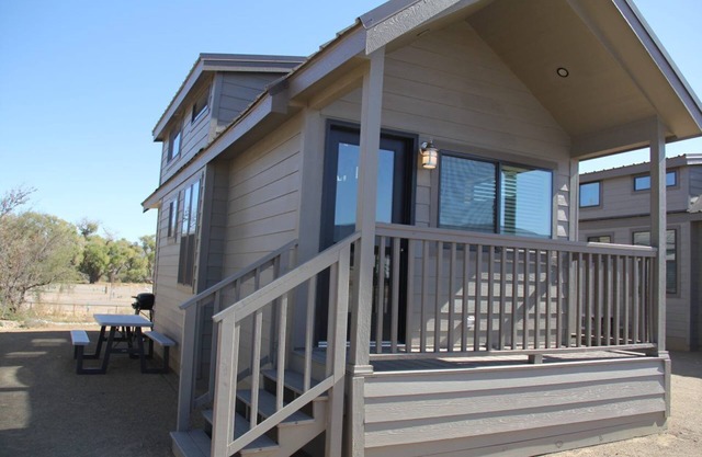 Deluxe Cabin 315 für 6 Personen (1 Schlafzimmer mit Dachboden und Schlafsofa) im Resort