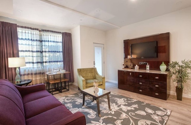 1-Bedroom with Cali King Size Bed in San Diego