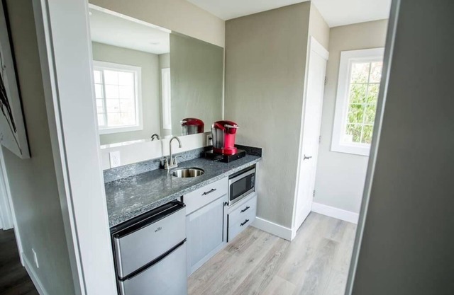 1 bedroom with king-size bed and one bathroom and Murphy Bed in the living room.