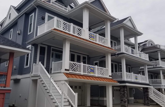 1 BLOCK FROM BEACH!!! TV, INTERNET, WELL EQUIPPED!