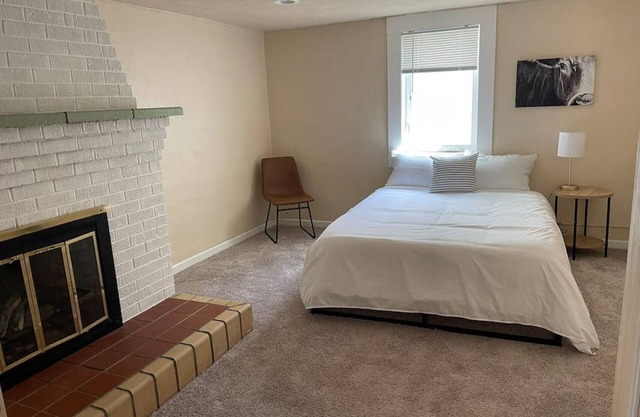 1 block from UW; centrally located in Laramie