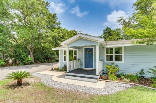 1 Block to Shore Long Beach Home with Fire Pit!