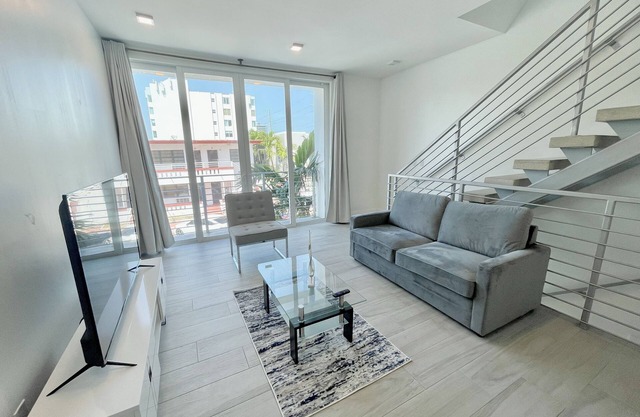 1 Block to the Beach* Hot Tubs* Rooftop Terraces*