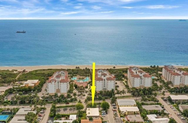 Large 2 Bed 2 Bath, King Beds, Screened Patio, Smart TV's in each room!