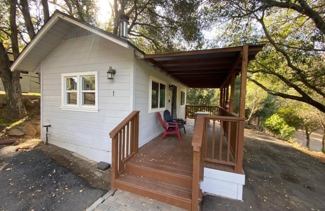 # 1. Bluebird's Nest - Studio Cabin W/ Fireplace