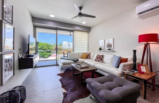 1 BR Condo w/ Ocean View Infinity Pool