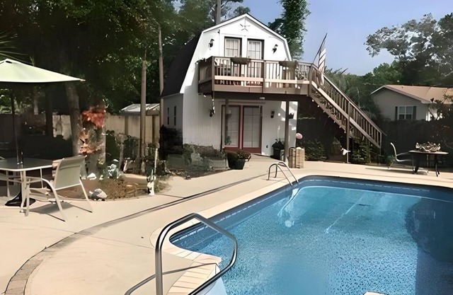 1 BR Studio/Cottage with Pool & Golf Cart/ Near Beach