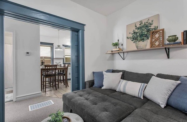 1 BR/1 BA Near Kauffman|Townhome|Cozy Bed