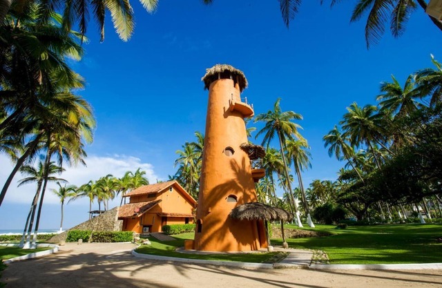 1 BR Villa w/ WI-FI, Full Kitchen & More