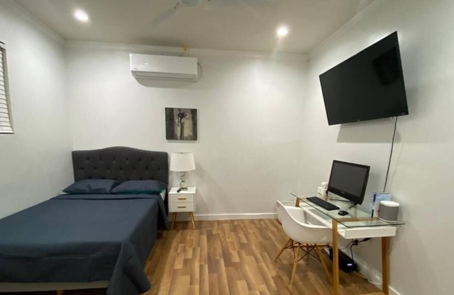 1 BR w/ Free Breakfast, Car & Airport Pickup