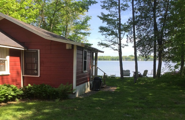 1 Br Waterfront Cottage Auf Sebasticook Lake Newport ME