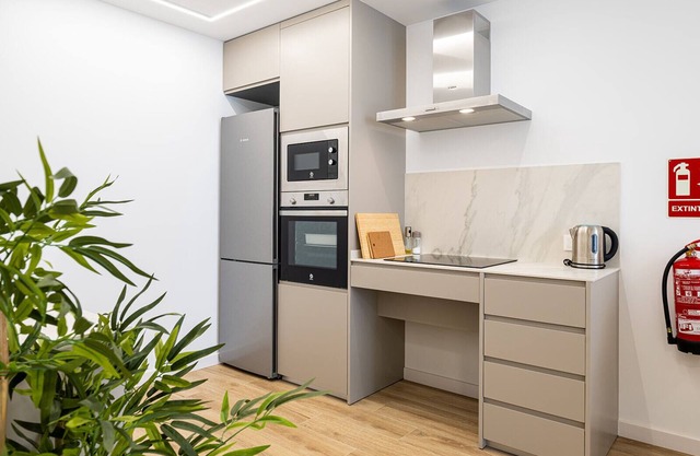 1 Dazzling apartment near city center, modern and airy!