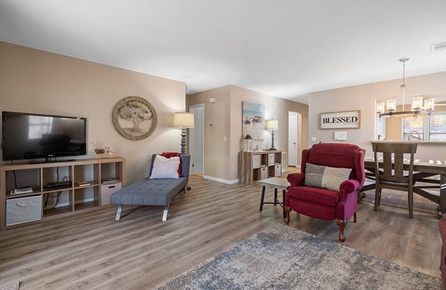 Cute & Cosy aktualisiert 2-Zim Townhome!
