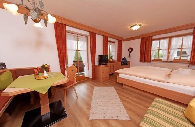1-Raum-Wohnung, 35 m², 1-2 Personen, DU/WC, Wohn-Schlafraum, separat Küche, Süd- und West-Balkon