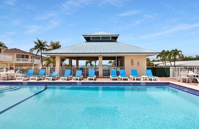 Marathon one bedroom one bagthroom condo with Pool, Marina, Kayaks, Bicycles