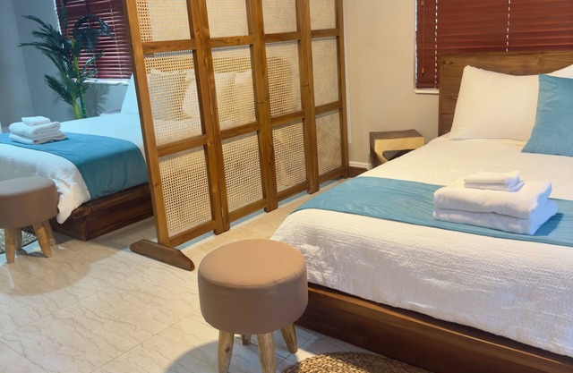 1 King Bed & 2 Queen Beds 1.5 miles from the beach