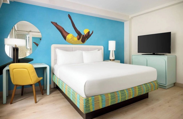 1 King Bed | Hotel Continental Miami Beach | w/Pool & Minutes to South Beach