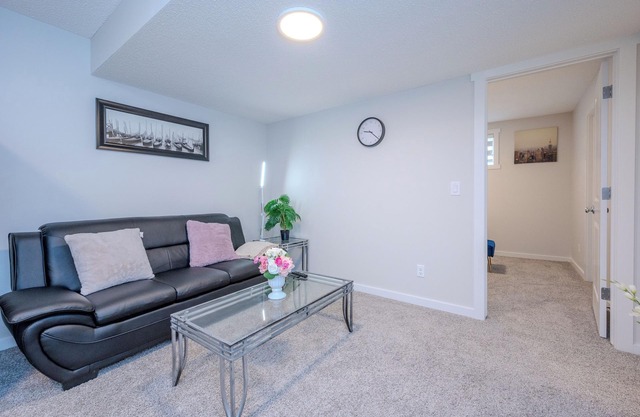 1 KING Modern Two Bedroom Secondary Suite in Airdrie Alberta