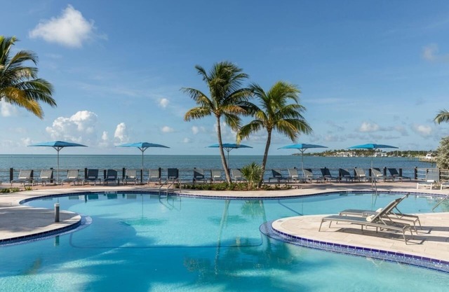 1 King Room w/Balcony, 3 Outdoor Pools & Free Parking