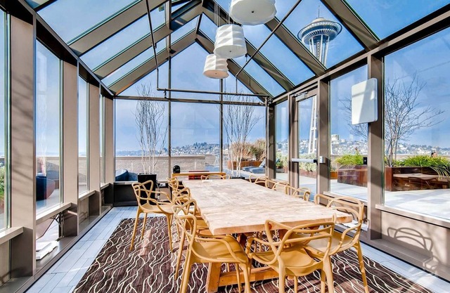 1 Location 2BR Across From Space Needle -vr1