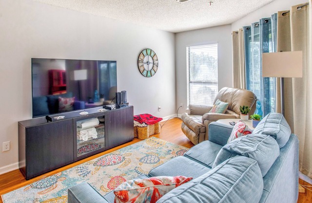 1 Mi to Beach: Golf Glenn Villas Condo w/ Pool