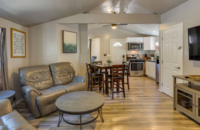 < 1 Mi to Big Bear Lake: Fawnskin Cottage w/ Grill