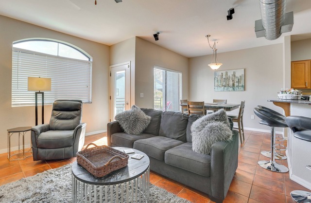 < 1 Mi to Biltmore Fashion Park: Condo w/ Pool!
