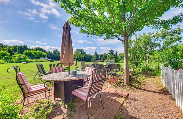 1 Mi to Boat Ramp: Lake Texoma Getaway w/Deck