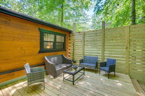 1 Mi to Dale Hollow Lake Rustic Cabin with Deck