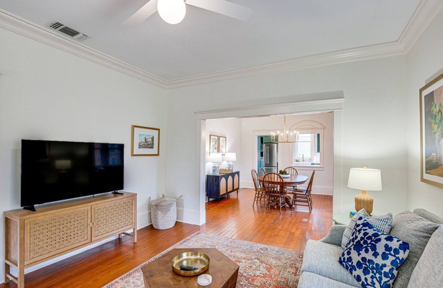 1 Mi to Downtown Tyler: Historic Home w/ Porch!