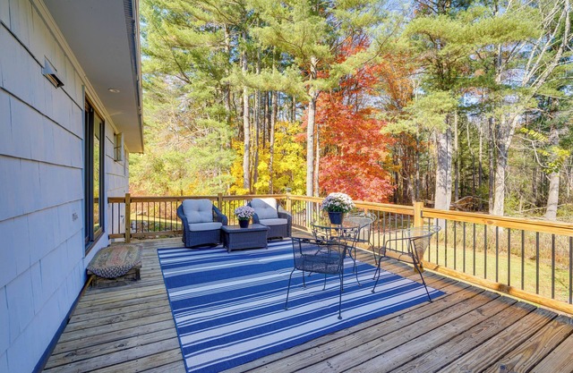 1 Mi to Dtwn: Cottage w/ Large Yard in Stockbridge
