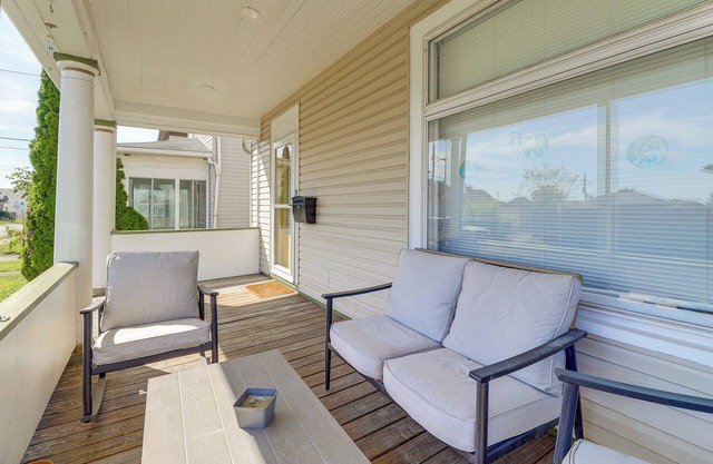 1 Mi to Dtwn & Franciscan University: Home w/Yard