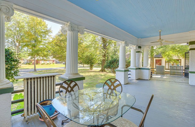 1 Mi to Dtwn Meridian: Historic Home w/ Porch!
