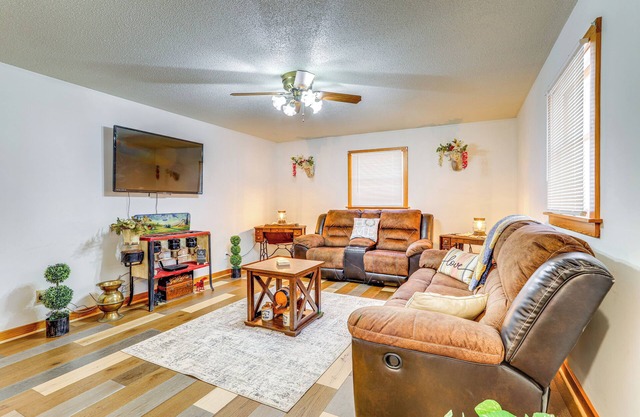 1 Mi to Dtwn Mountain View: Home w/ Deck
