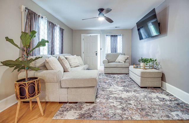 1 Mi to Dtwn Wilmington: Apt in Cargo District