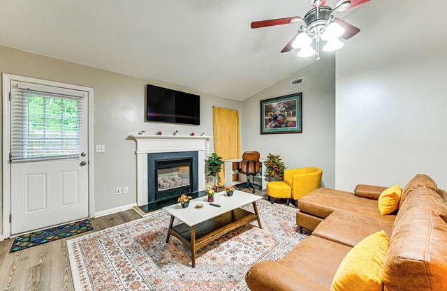 1 Mi to ECU Campus: Greenville Home w/ Yard!