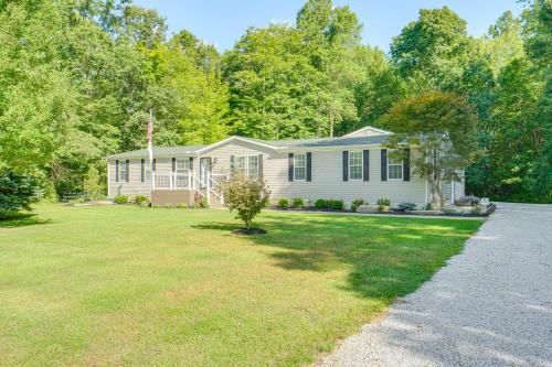 1 Mi to Geneva SP Family Home with Game Room and Yard