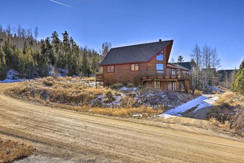 1 Mi to Granby Ranch Family-Friendly Cabin!