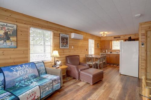 1 Mi to Greers Ferry Lake Cabin with Pool Access