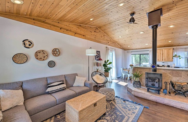1 Mi to Hiking: Chic Show Low Escape w/ Fire Pit!