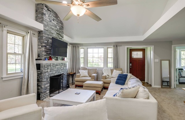 1 Mi to Lake Erie: Family-Friendly Angola Home!