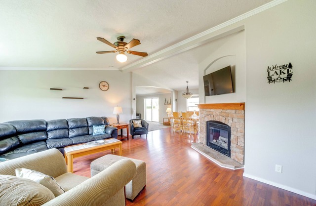 1 Mi to Lake: Getaway w/ Patio in Coulee City!