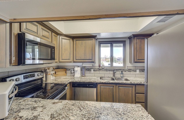 1 Mi to Lake Havasu: Outdoor Rec Hub w/ Views!