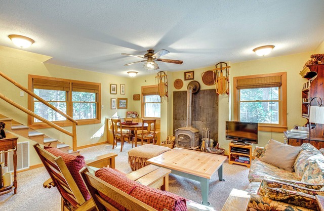 1 Mi to Lake Tahoe: Rustic Cabin w/ Boat Dock