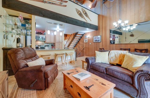 1 Mi to Lake Tahoe: Condo w/ Deck in Kings Beach!