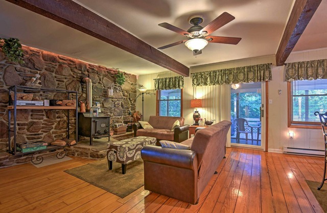 Ruhiges 3BR-Haus mit Deck in der Nähe des Lake Wallenpaupack!