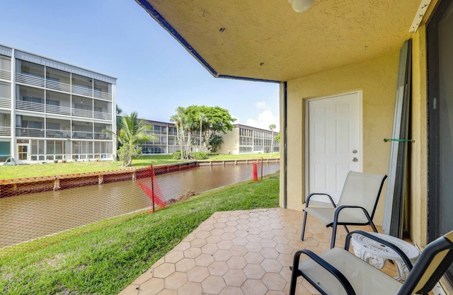 1 Mi to Lantana Beach: Canal-View Condo w/ Pool