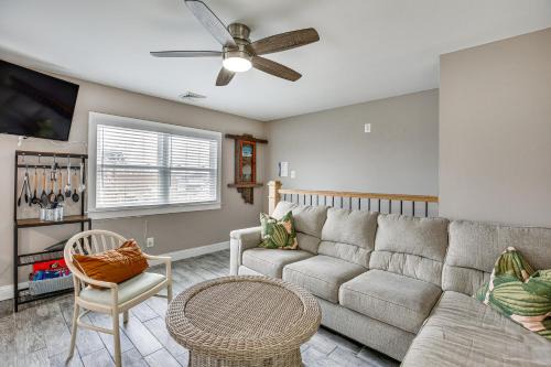 1 Mi to Marina District Bright Duplex Condo